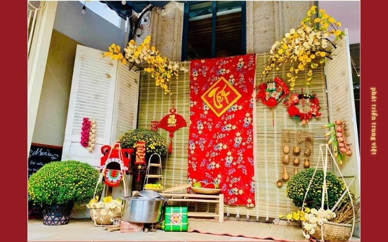 Trang trí tiểu cảnh Tết nên sử dụng màu sắc chủ đạo